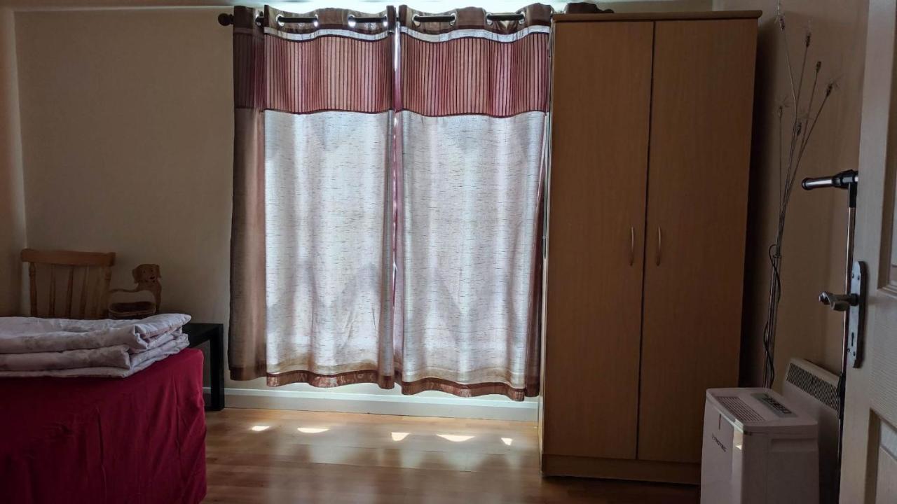 Budget-Friendly Self-Serve Lodging Galway Bagian luar foto