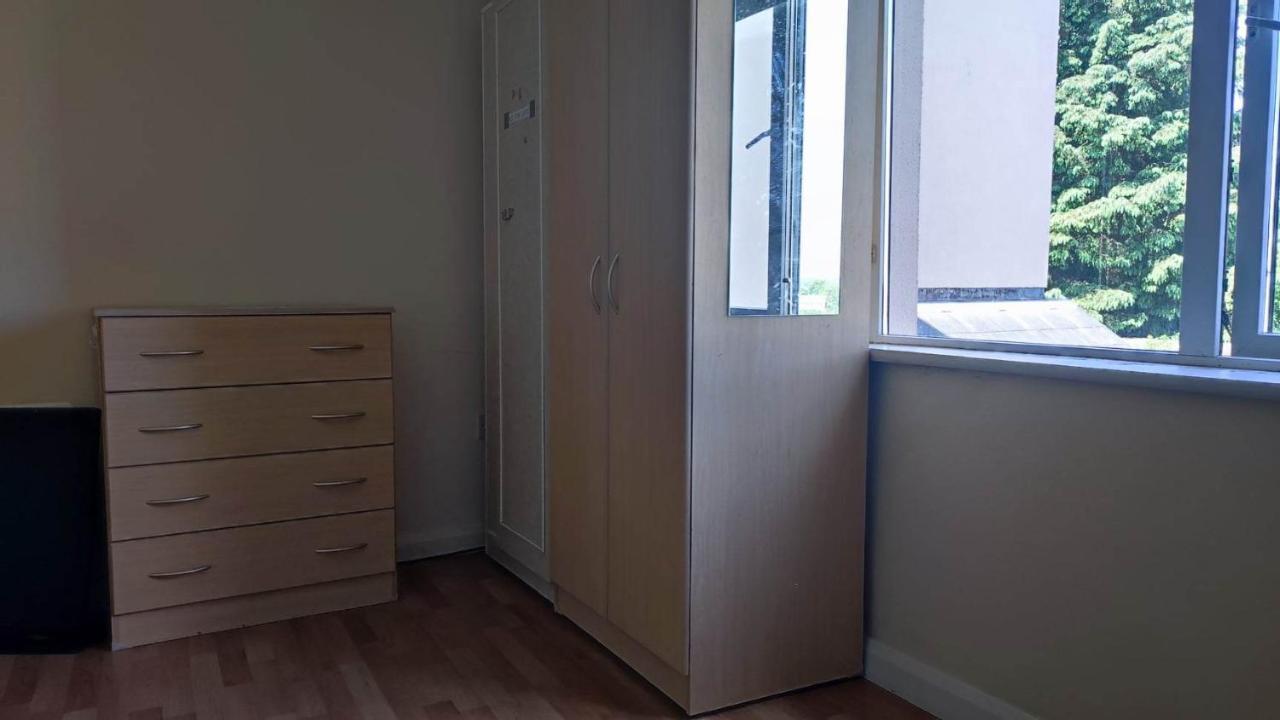 Budget-Friendly Self-Serve Lodging Galway Bagian luar foto